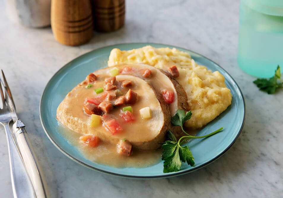 Louisiana-Style Sliced Smothered Turkey and White Cheddar Grits